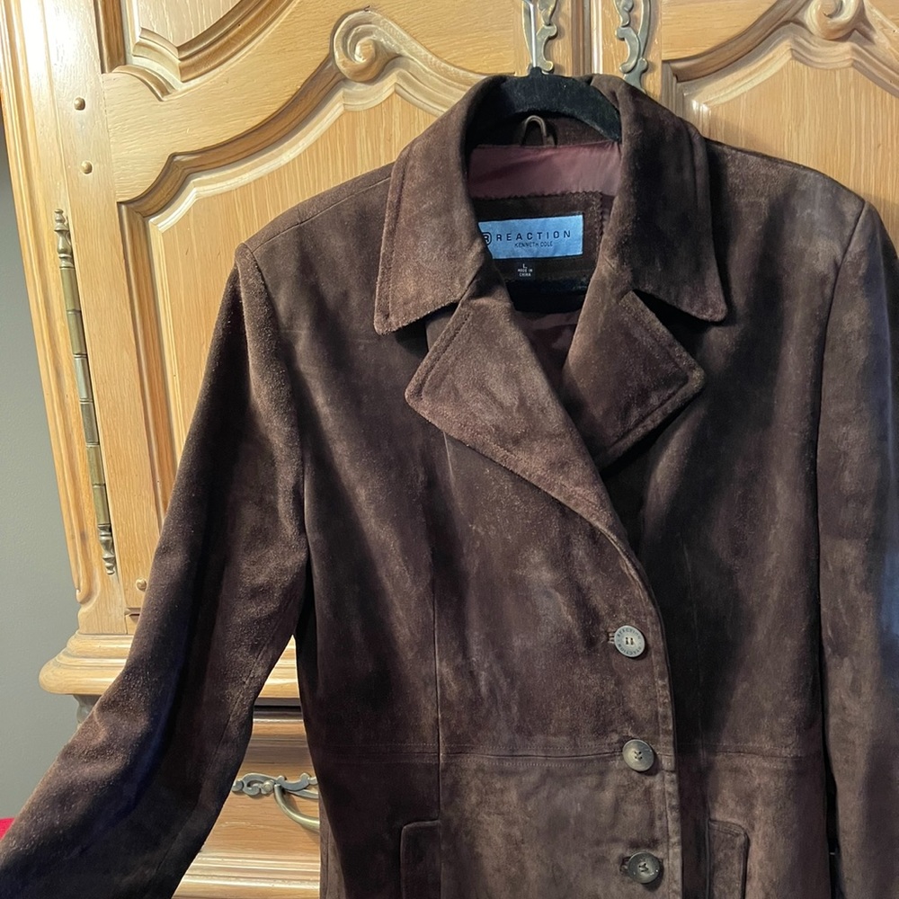 Kenneth Cole Seude women’s large button down coat. Lined, heavy. Dark Brown